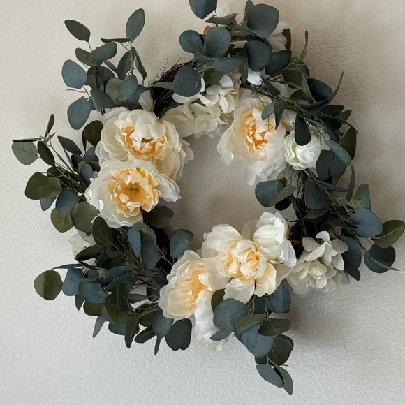 NWT Elegant Cream and Green Floral PEONIE Wreath - Picture 8 of 9
